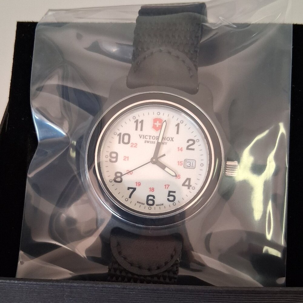 Victorinox Men’s Original XL Swiss Quartz Watch – Black (43mm)